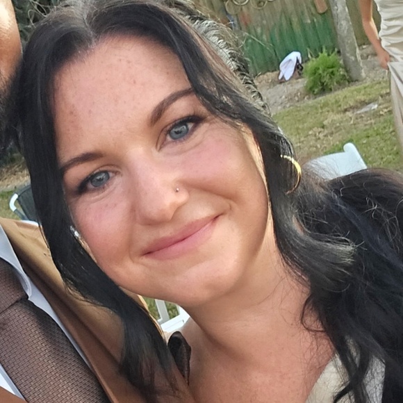 Meet your Posher, Lindsay - Picture 2 of 2